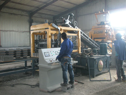 混凝(ning)土砌塊成型(xíng)機要經常檢(jian)查哪些部位(wei)确保磚機正(zheng)常使用