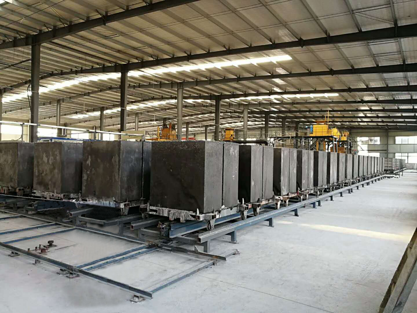 加(jiā)氣塊生(shēng)産線設(she)備  免蒸(zheng)加氣磚(zhuān)設備